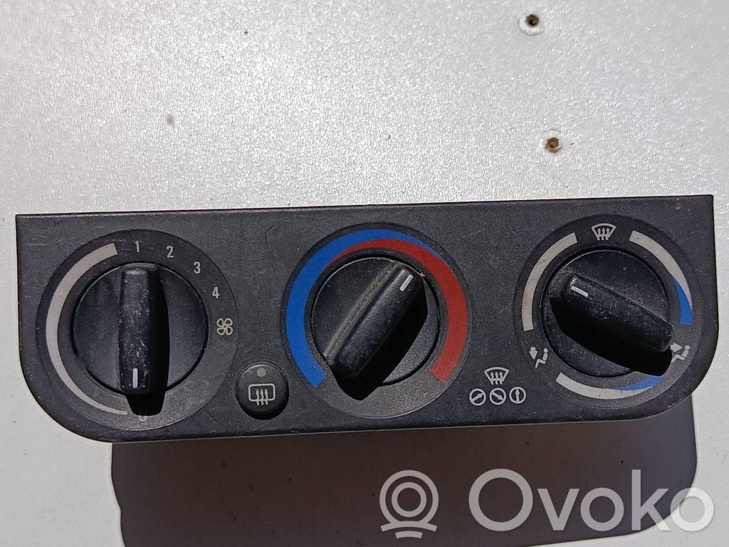 BMW 3 E36 Climate control unit 