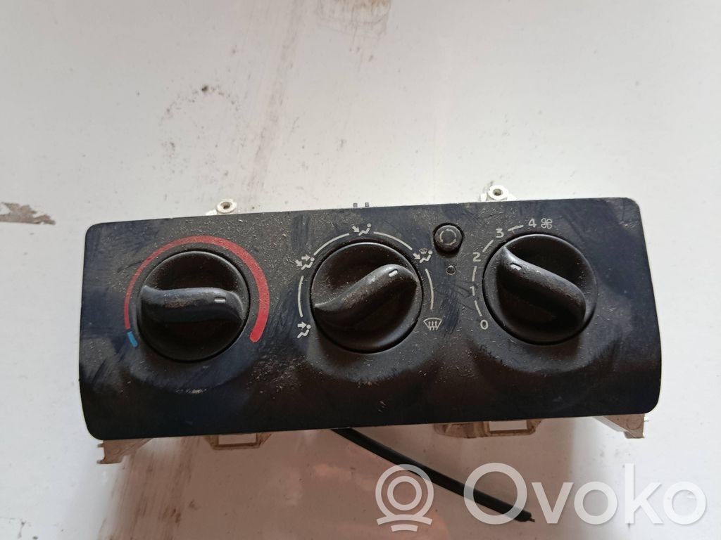 Renault Clio I Climate control unit 
