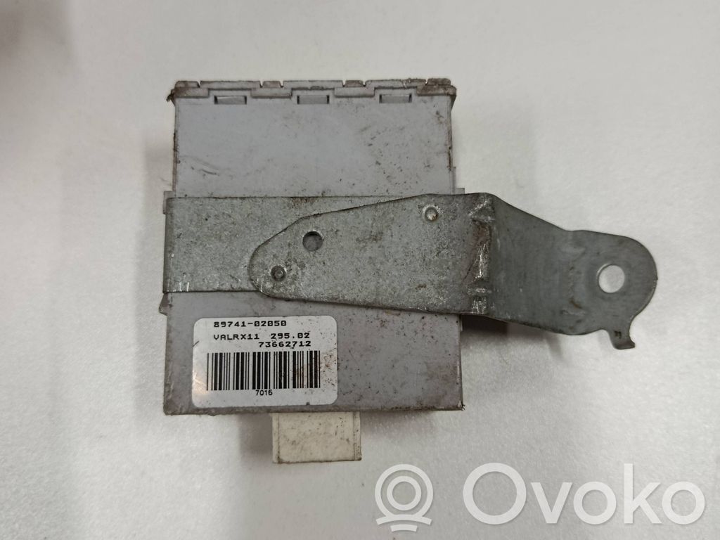 Toyota Corolla Verso AR10 Door central lock control unit/module 