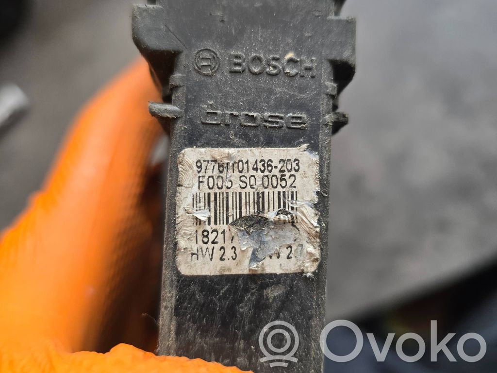 Volkswagen Golf IV Silnik regulatora szyby drzwi przednich 