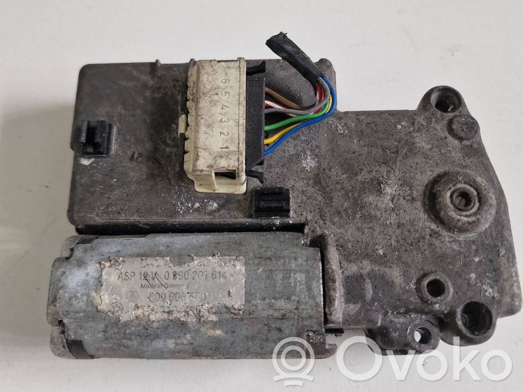 Audi A4 S4 B5 8D Motor/actuator trapă 