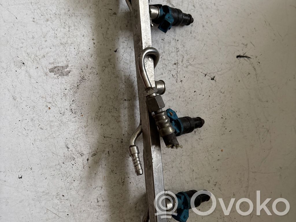 Audi A4 S4 B5 8D Polttoainepääputki 