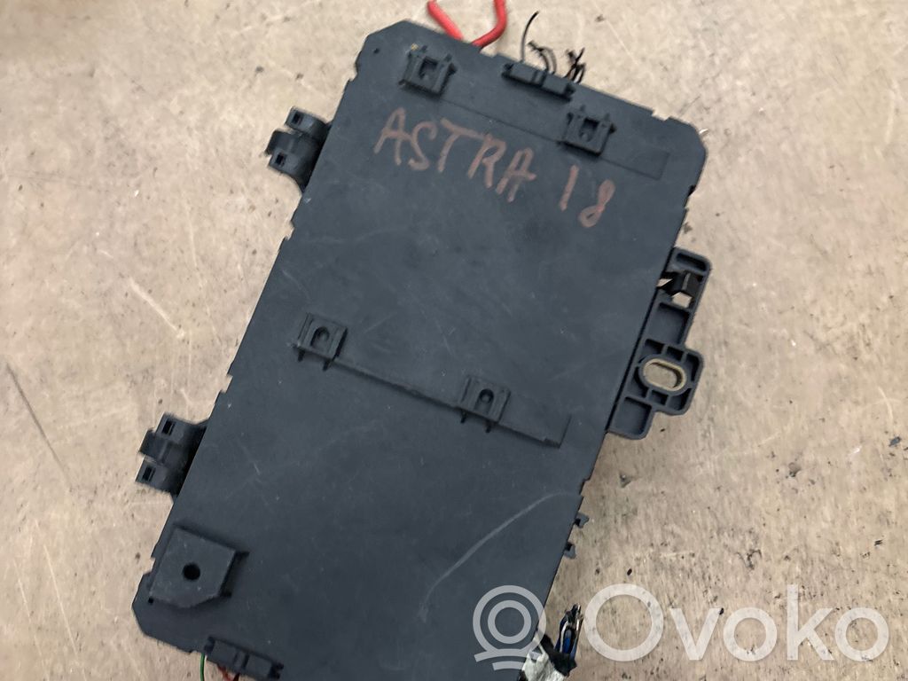 Opel Astra H Fuse box set 