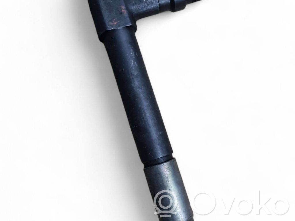 Fuel injector   7390
