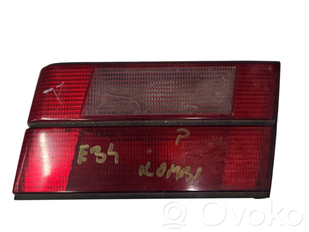 BMW 5 E34 Galinis žibintas dangtyje 