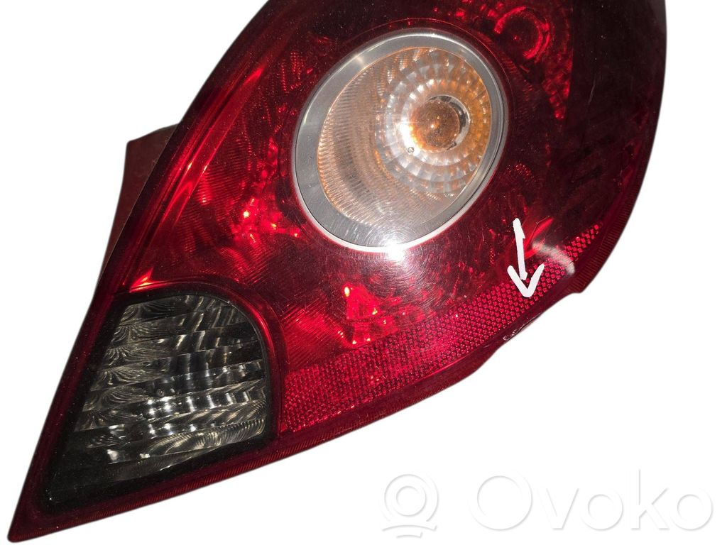 Opel Corsa D Aizmugurējais lukturis virsbūvē 