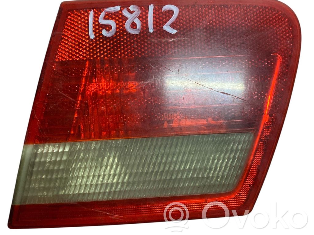 BMW 3 E46 Aizmugurējais lukturis pārsegā 