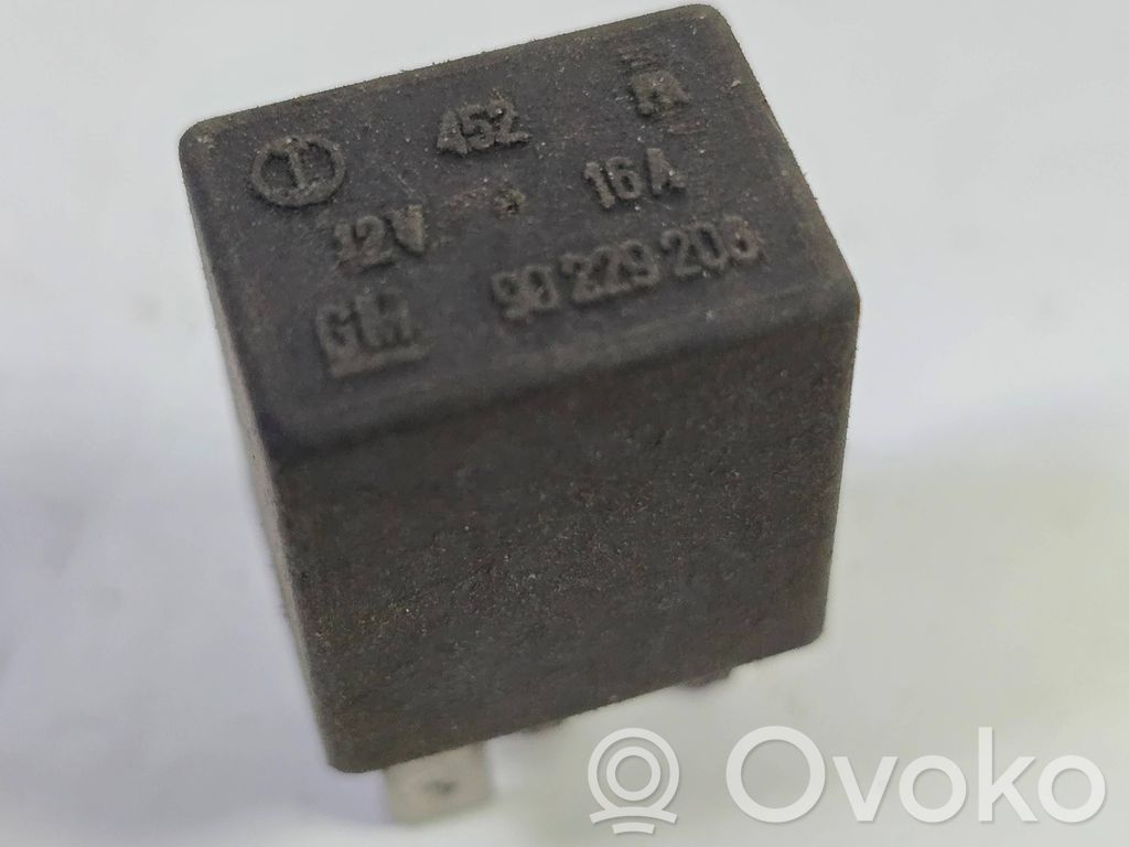 Opel Zafira A Other relay 