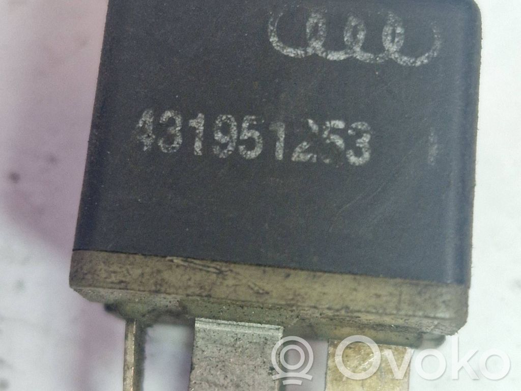 Audi A4 S4 B7 8E 8H Muu rele 