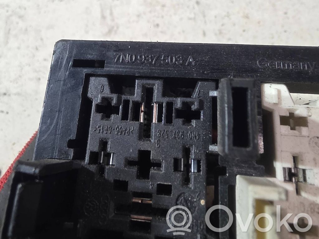 Volkswagen Golf VI Fuse module 