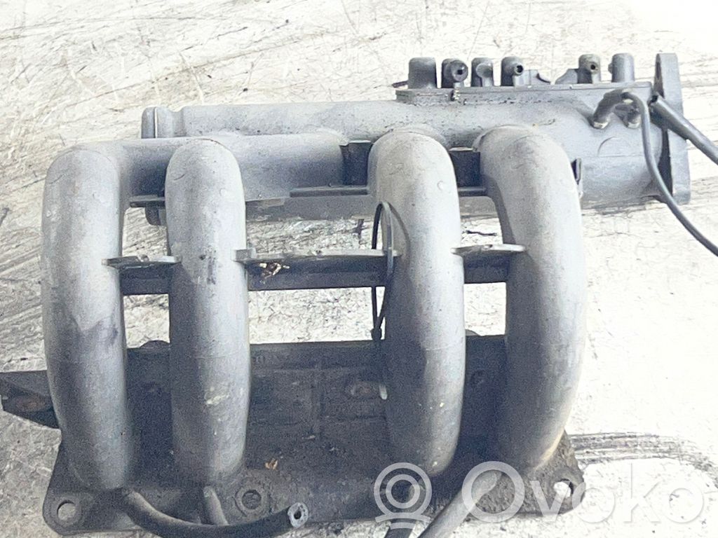 Renault Clio I Colector de admisión 