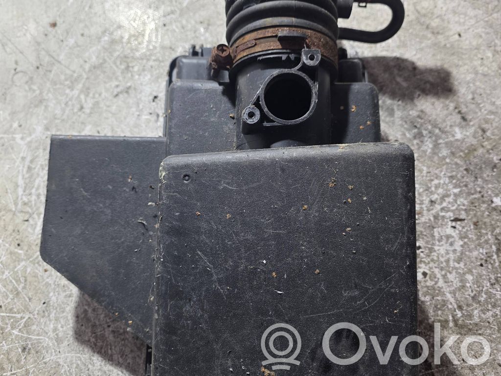 Mazda 6 Air filter box 