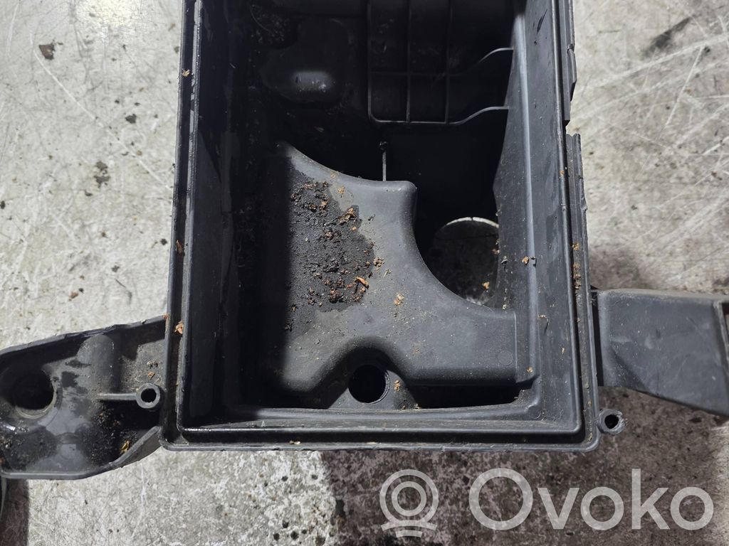 Air filter box   9A612