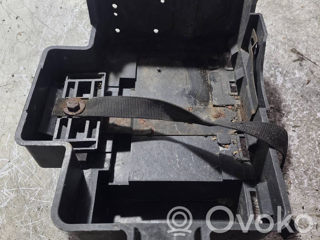 Ford Focus Akkulaatikon alusta 