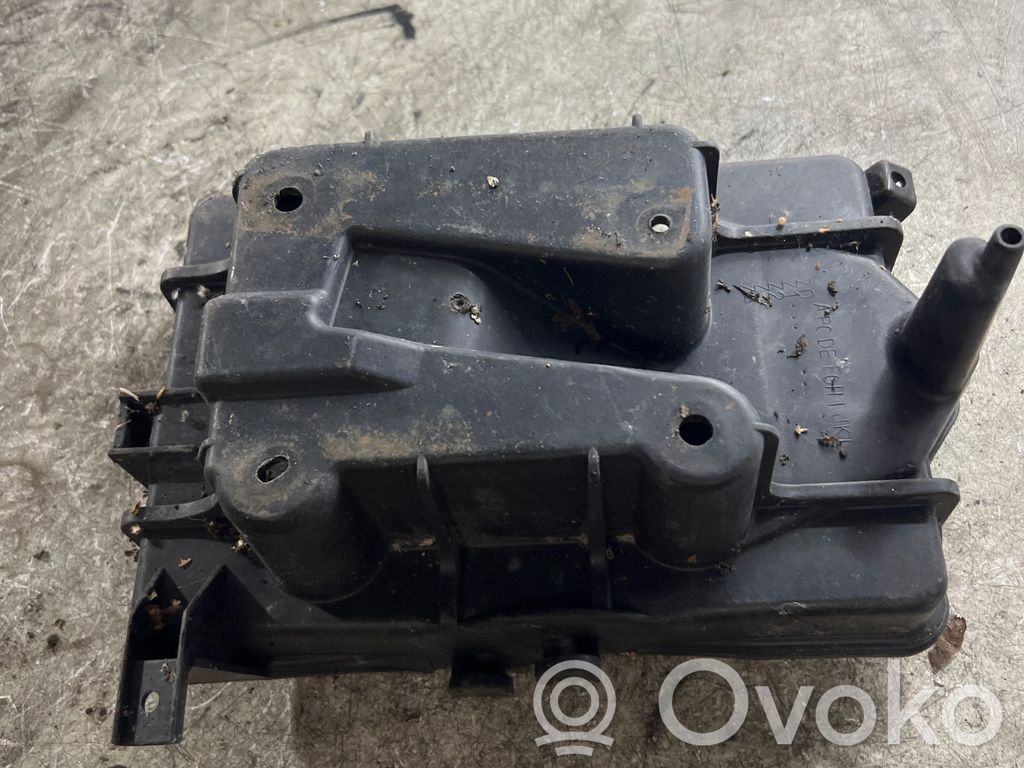 Battery tray   E11256041