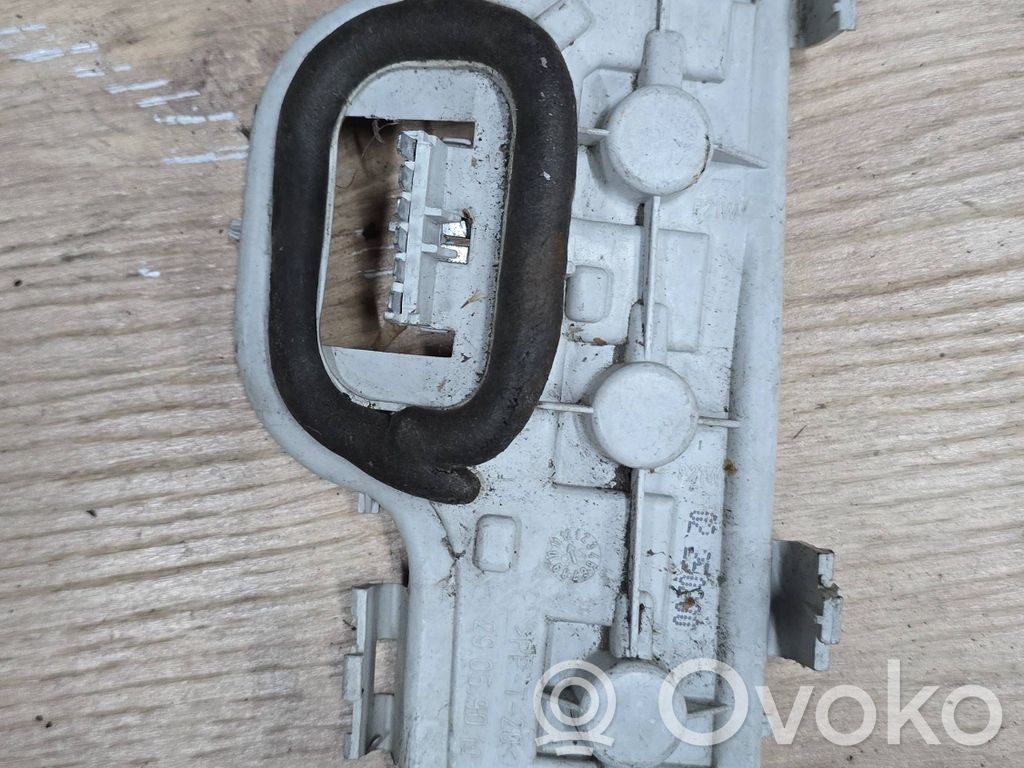 Opel Astra G Takavalon polttimon suojan pidike 
