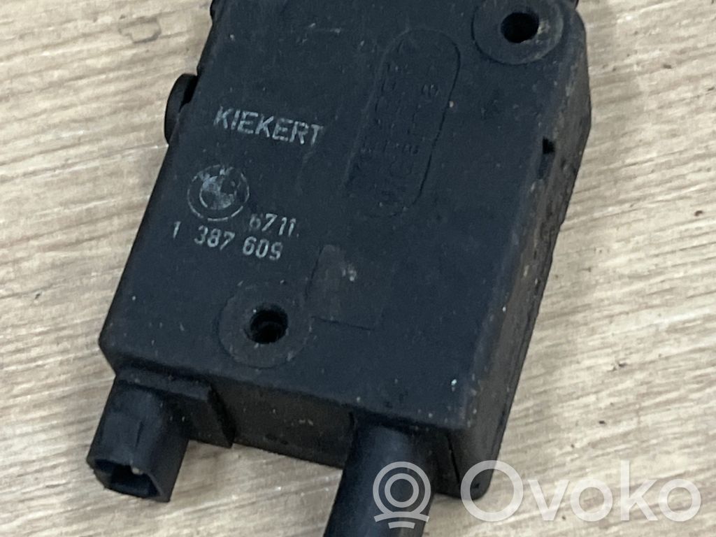 BMW 3 E36 Motor de bloqueo de puertas 