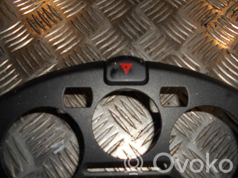 Nissan Note (E11) Hazard light switch 