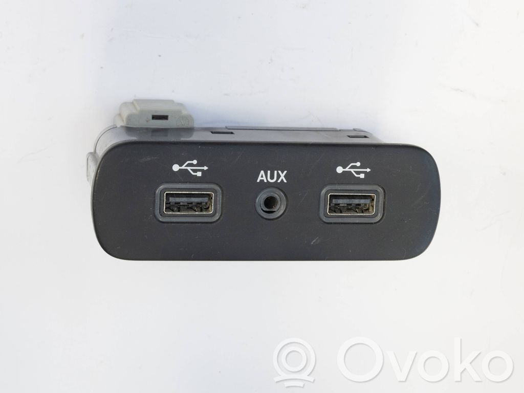 USB socket connector   68294075AA,P68294075AA