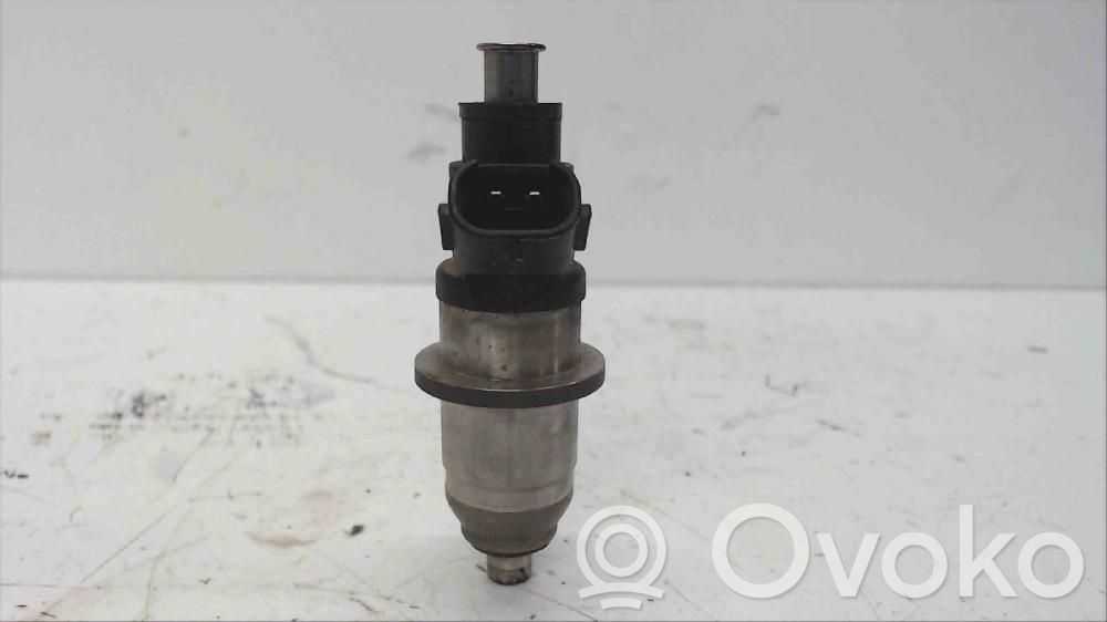 Inyector de combustible   E7T05071