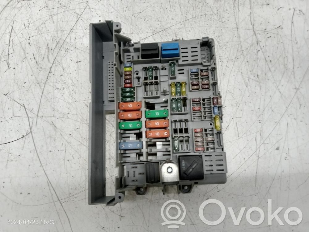 BMW 3 E90 E91 Fuse module 