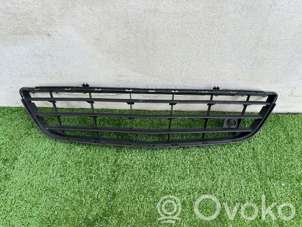 Opel Corsa D Rejilla inferior del parachoques delantero 