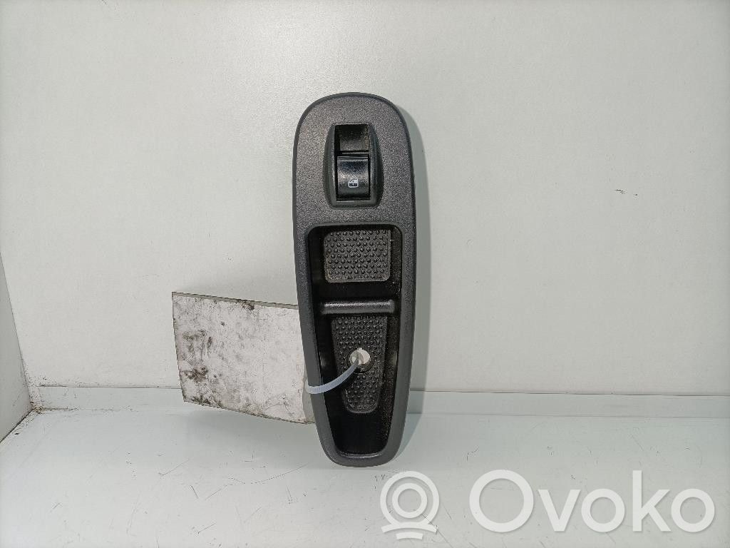 Fiat 500L Electric window control switch 
