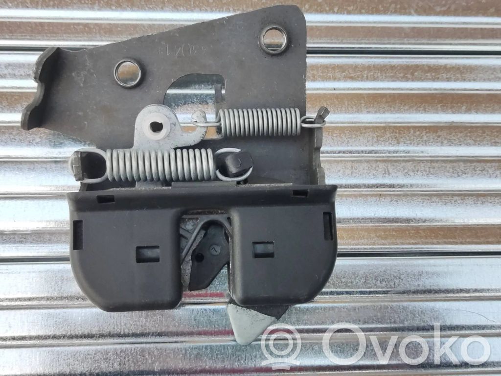 BMW 4 G22 G23 G24 G26 Sedynės nugaros atramos spyna 
