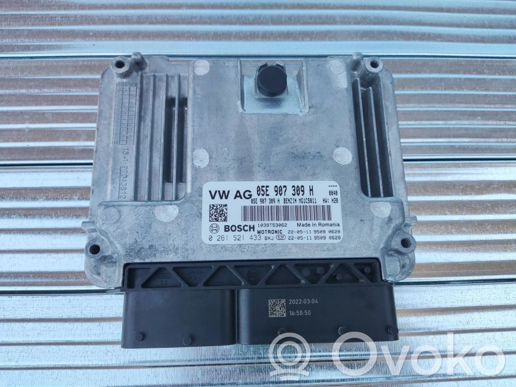 Volkswagen Touran III Engine control unit/module 