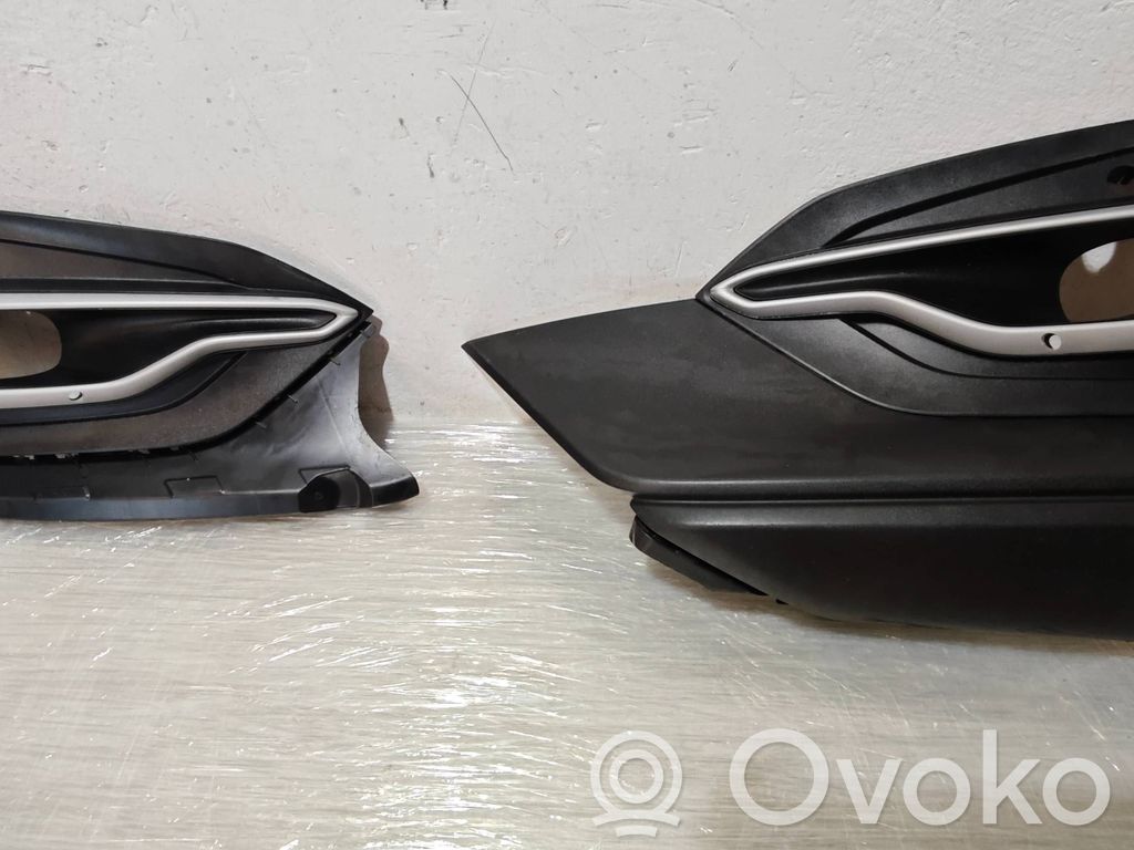 Ford Focus Front bumper lower grill 