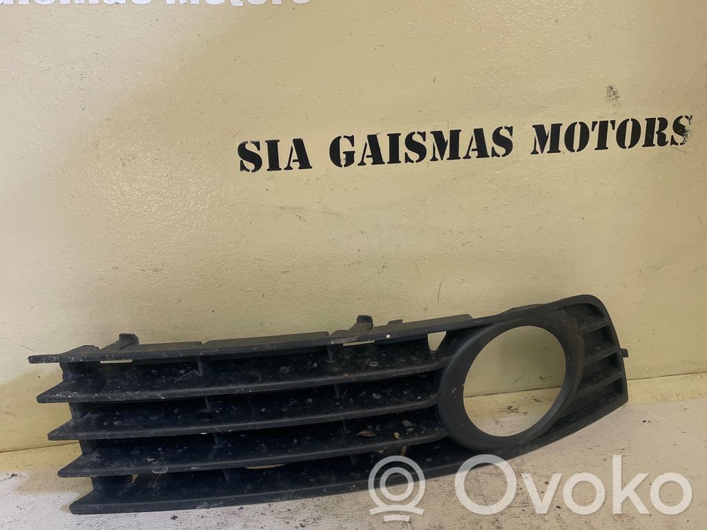 Audi A4 S4 B6 8E 8H Grotelės priekinės 