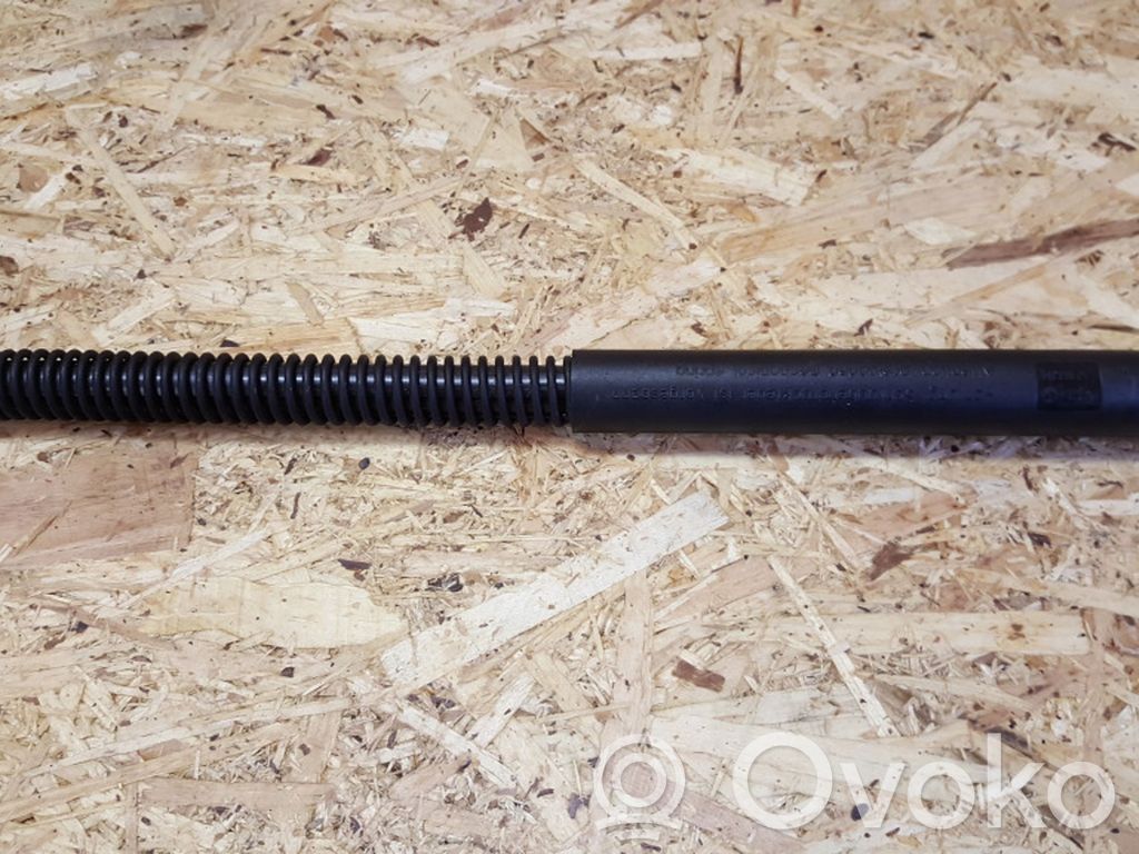 BMW 7 E65 E66 Tailgate strut 