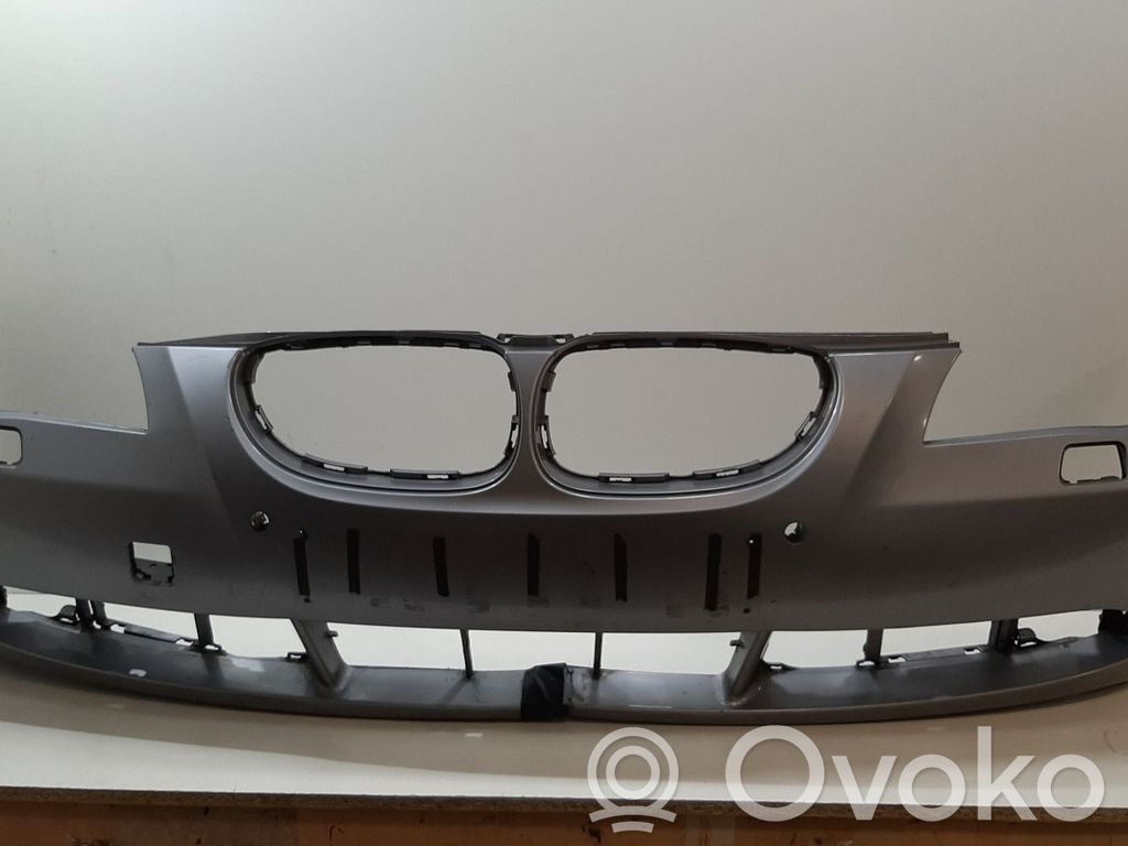 BMW 5 E60 E61 Priekšējais bamperis 