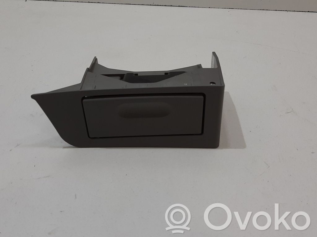 BMW 5 E60 E61 Durų peleninė 