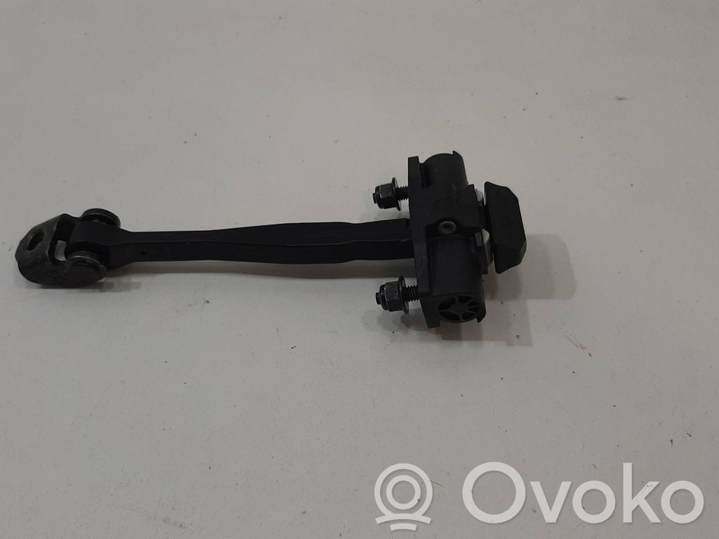 Volvo XC90 Etuoven pidätin 