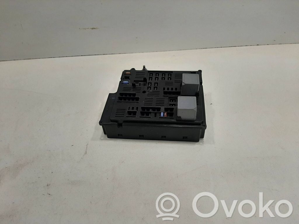 Volvo S90, V90 Módulo de fusible 