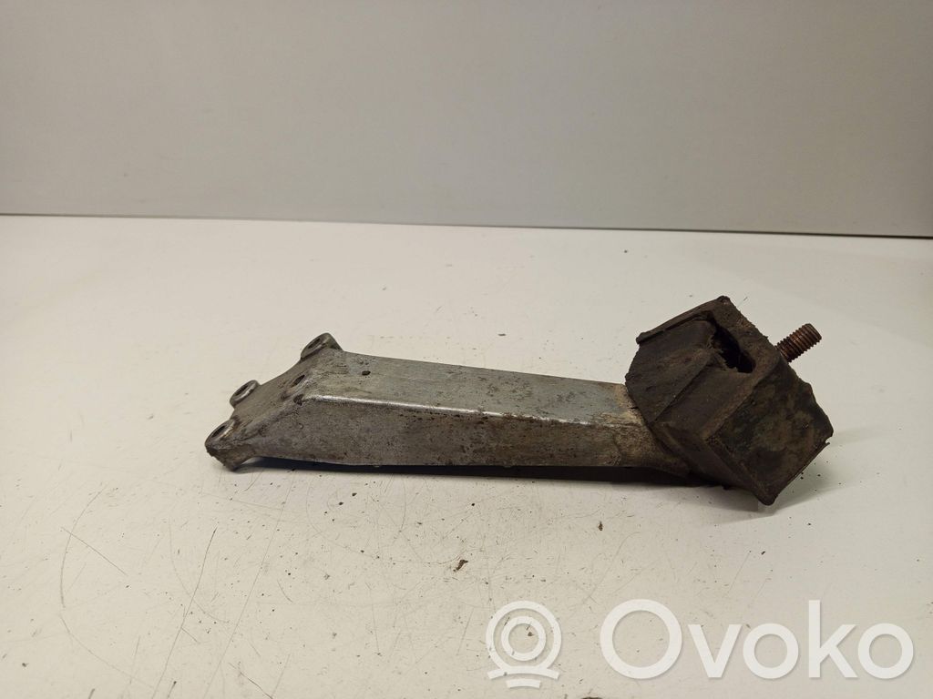 BMW 3 E30 Engine mounting bracket 