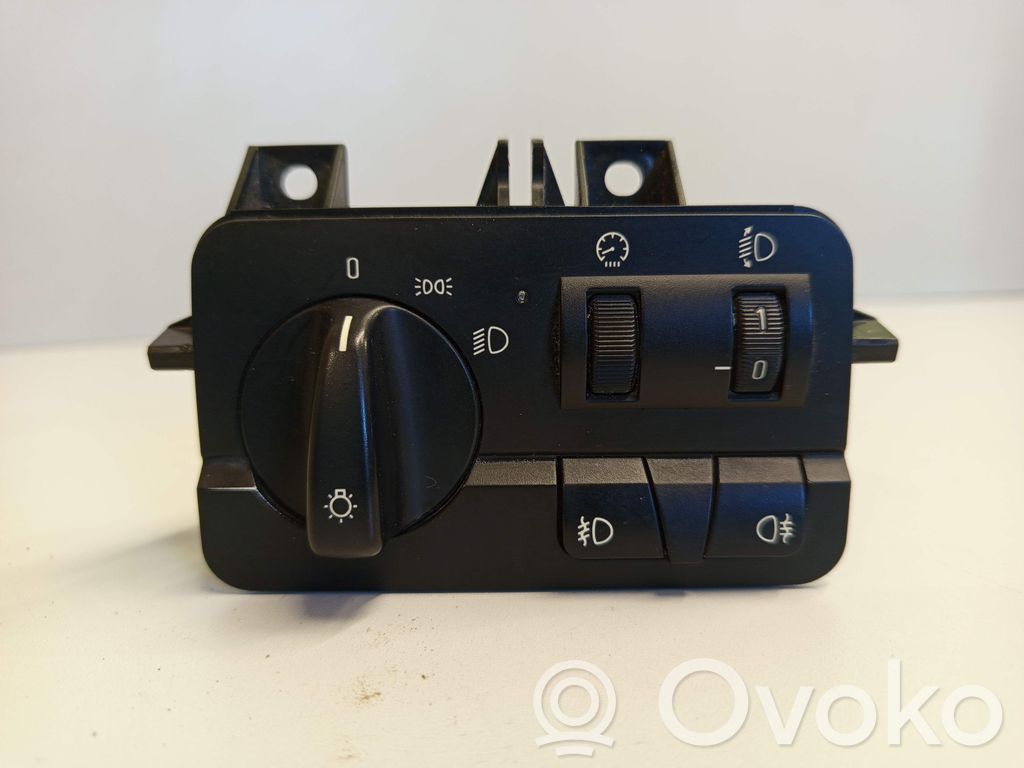 Light switch   8383226