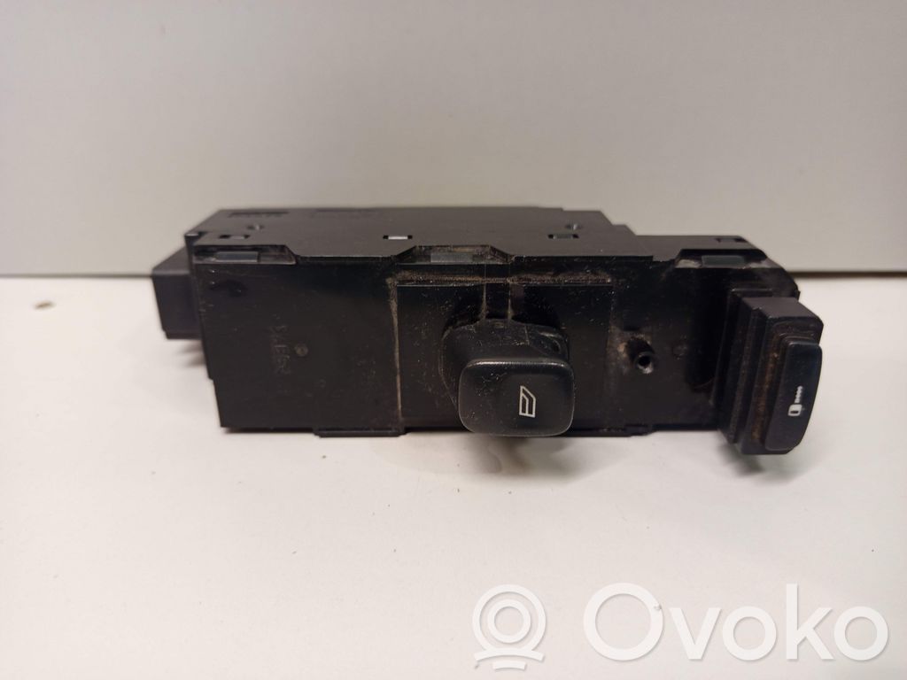 Electric window control switch   30658147,9401805,09011349