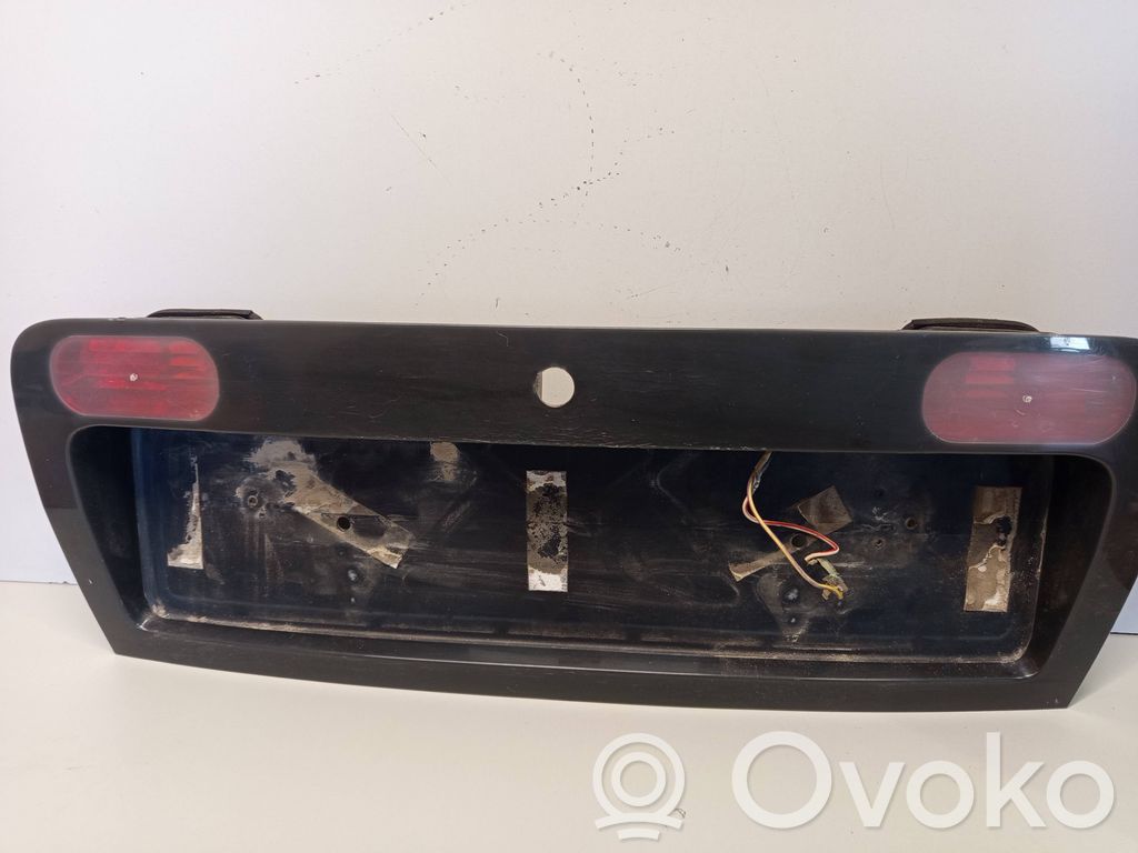 Audi A6 S6 C5 4B Takaluukun rekisterikilven valon palkki 