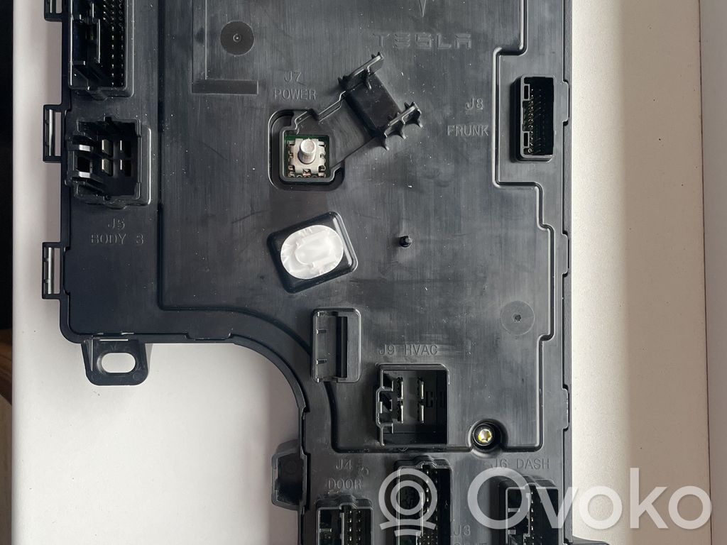 Tesla Model 3 Comfort/convenience module 