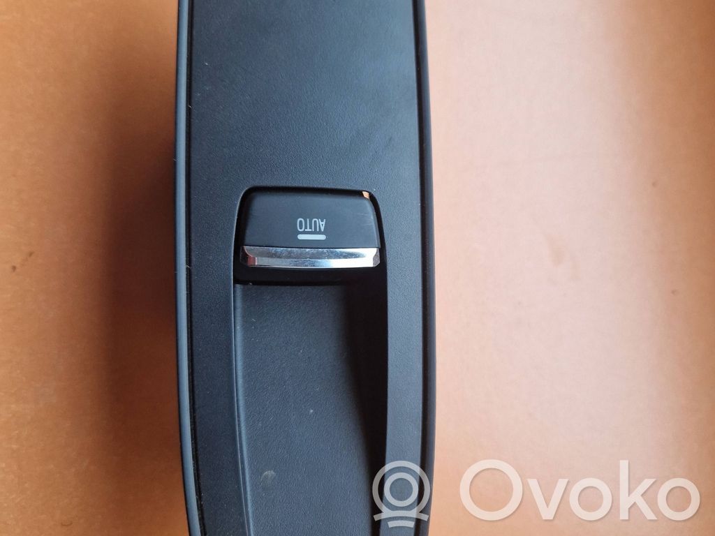 Subaru Forester SK Electric window control switch 