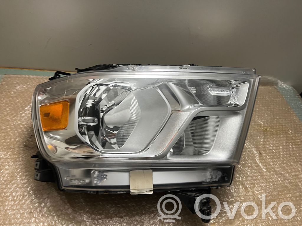 Dodge RAM Lampa przednia 