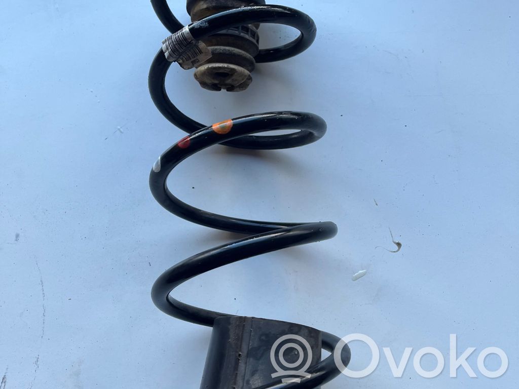 Opel Combo E Пружина 