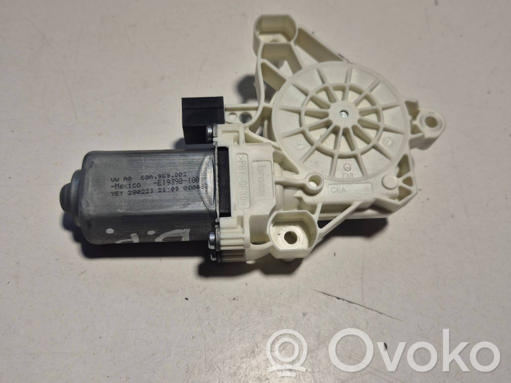 Volkswagen Jetta VII Motor del regulador de la ventanilla de la puerta delantera 