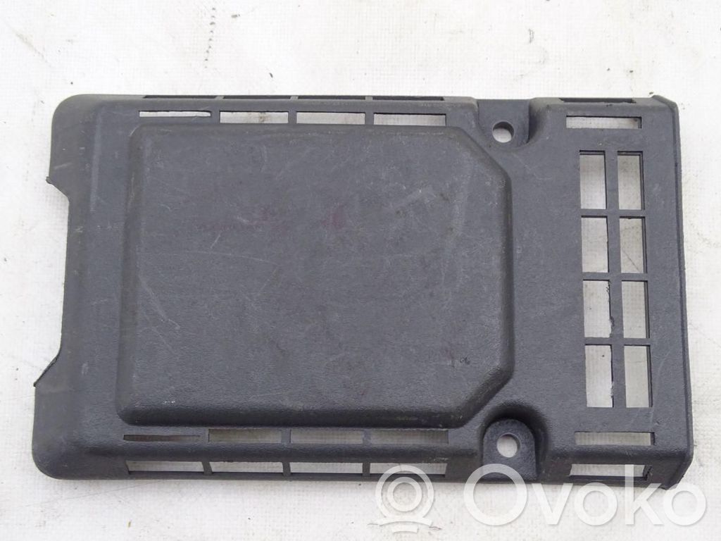 Mitsubishi L200 Kita salono detalė 