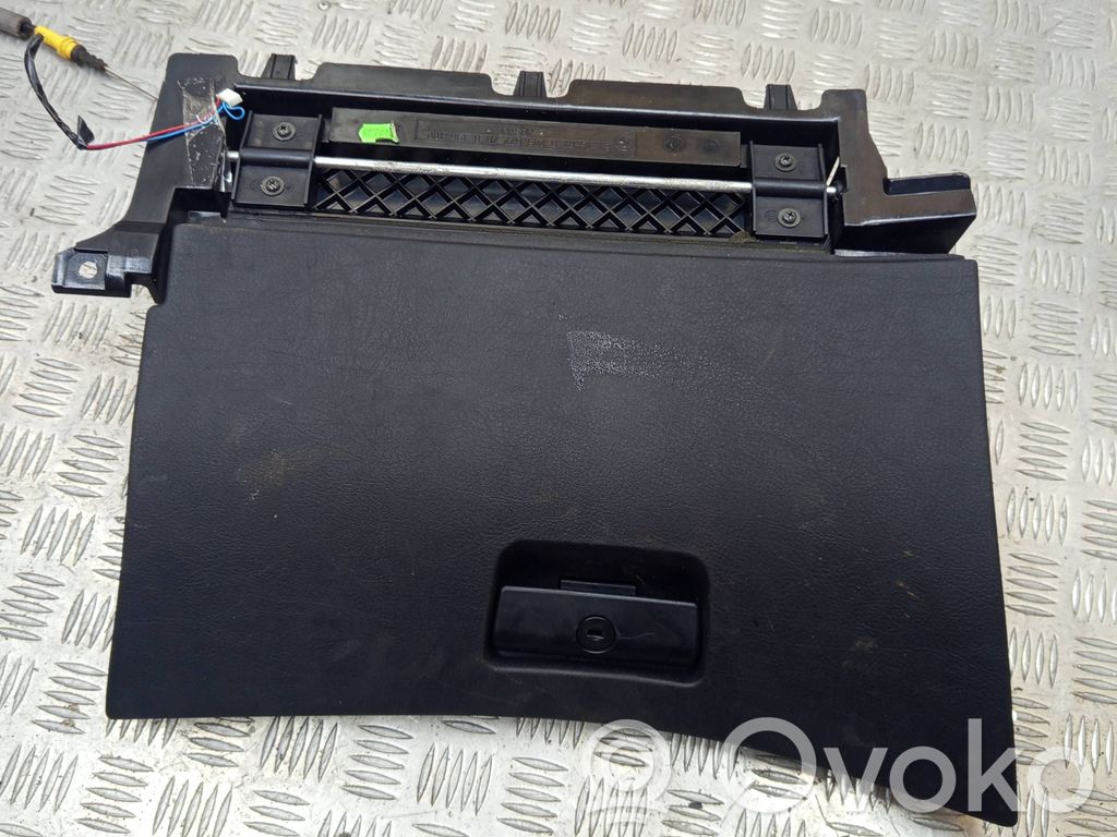 BMW 3 E46 Glove box 