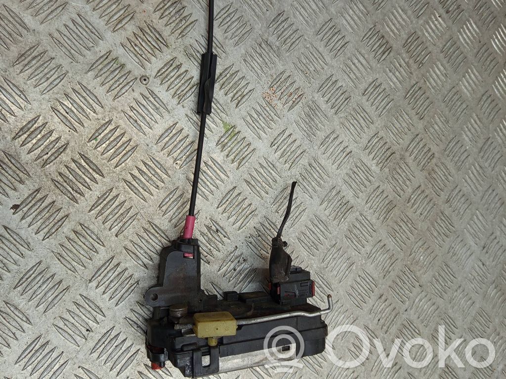 Opel Astra H Takaoven lukko 