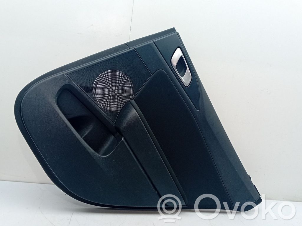 Apšuvums aizmugurējām durvīm   83360J7010