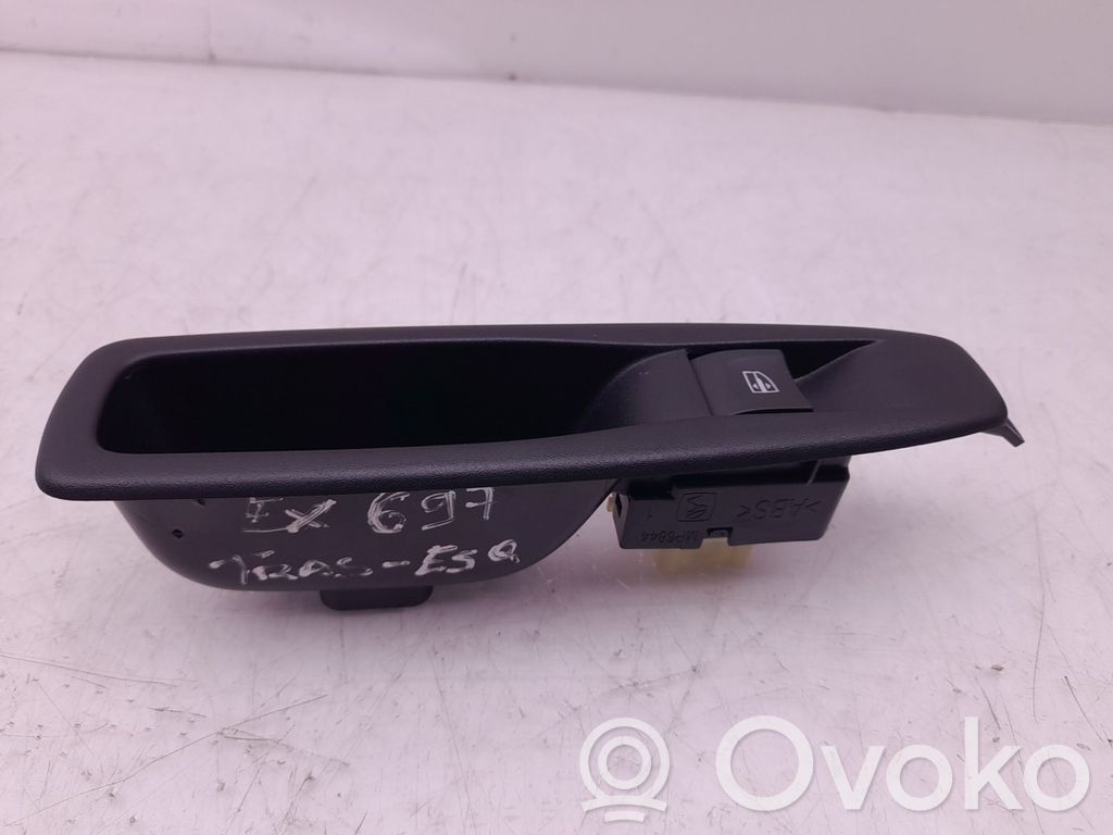 Electric window control switch   829614619R